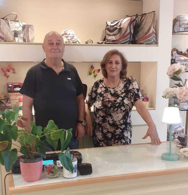 Lucca, Fabio e Roberta vanno in pensione: appello per salvare il loro negozio aperto da 38 anni<br>
