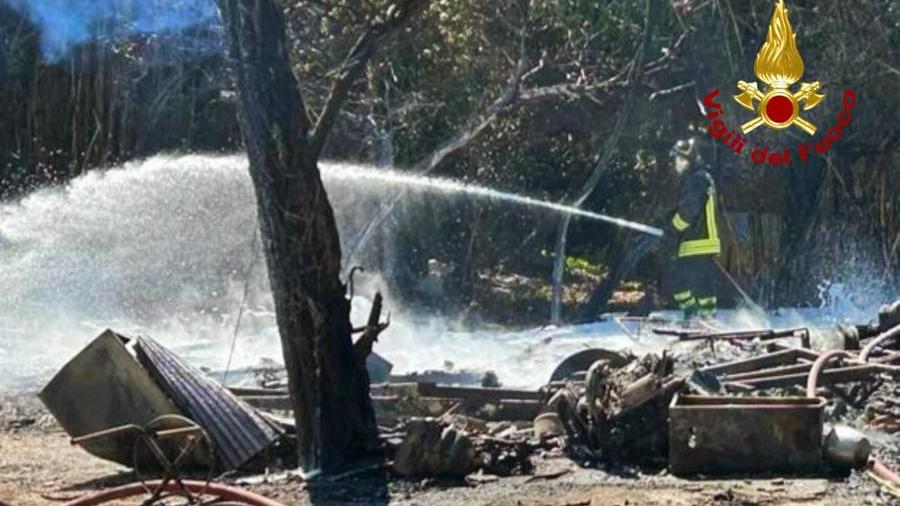Pisa, a fuoco sette roulotte: paura per la presenza di bombole a gas