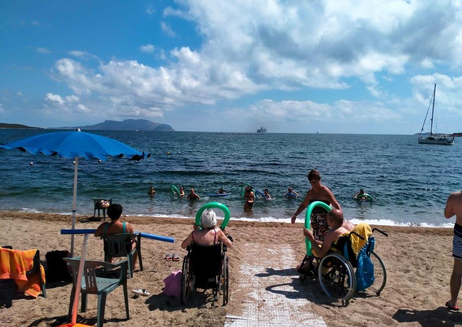 Attrezzature e assistenza ai disabili: al Lido del sole di Olbia la spiaggia per tutti 