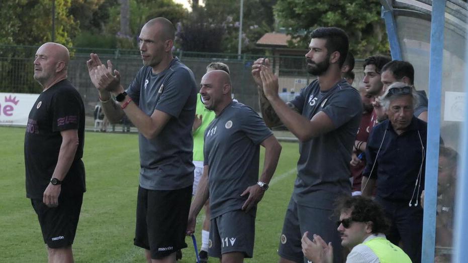 Favarin: «È un Livorno tosto, che mi piace. Ora ci serve chi la butta dentro»