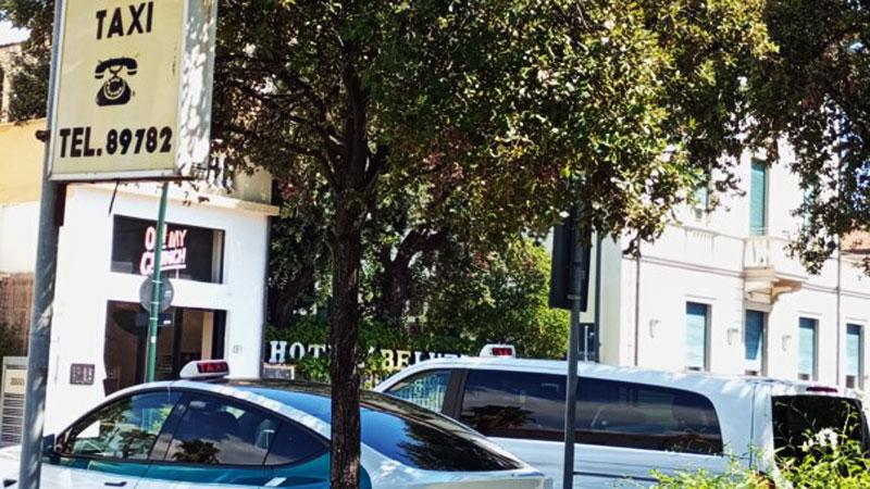Forte dei Marmi, naso rotto per il tassista aggredito. Il collega denunciato dalla polizia