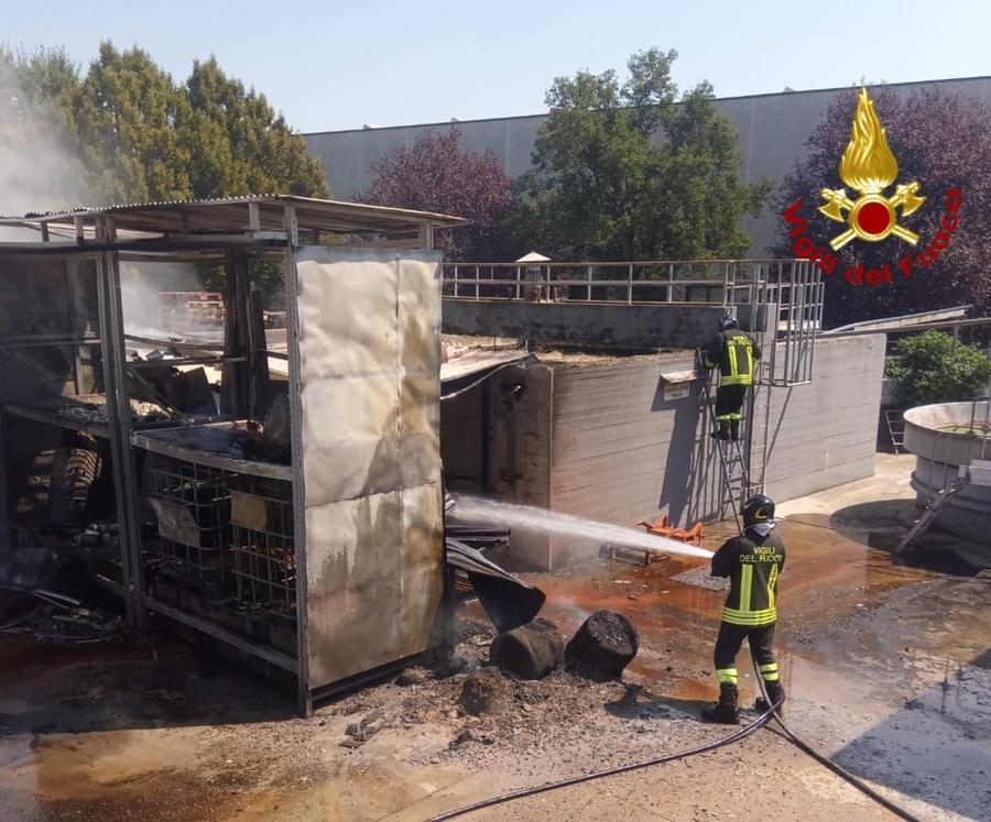 Rio Saliceto, scoppia incendio alla Goldoni