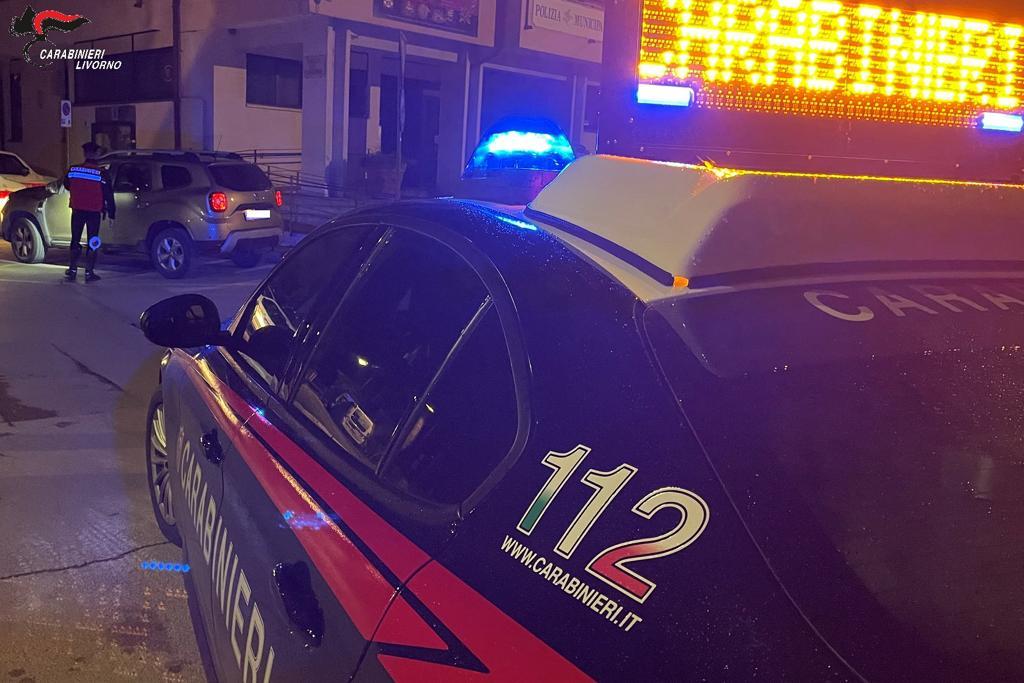 Una pattuglia dei carabinieri (foto d'archivio)