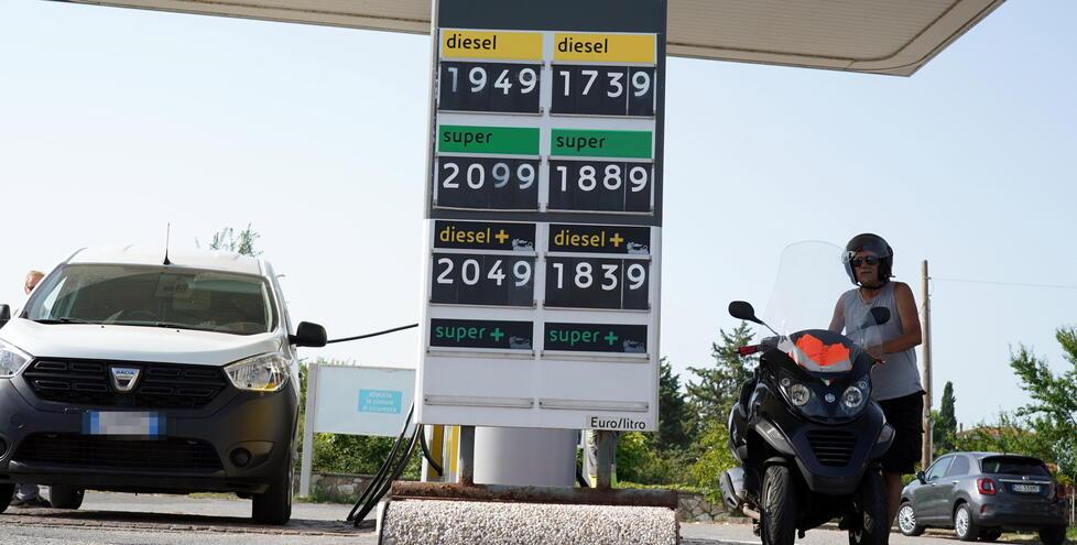 Modena, carburanti: è allarme prezzi. Sulla A22 benzina a 2,35 euro 