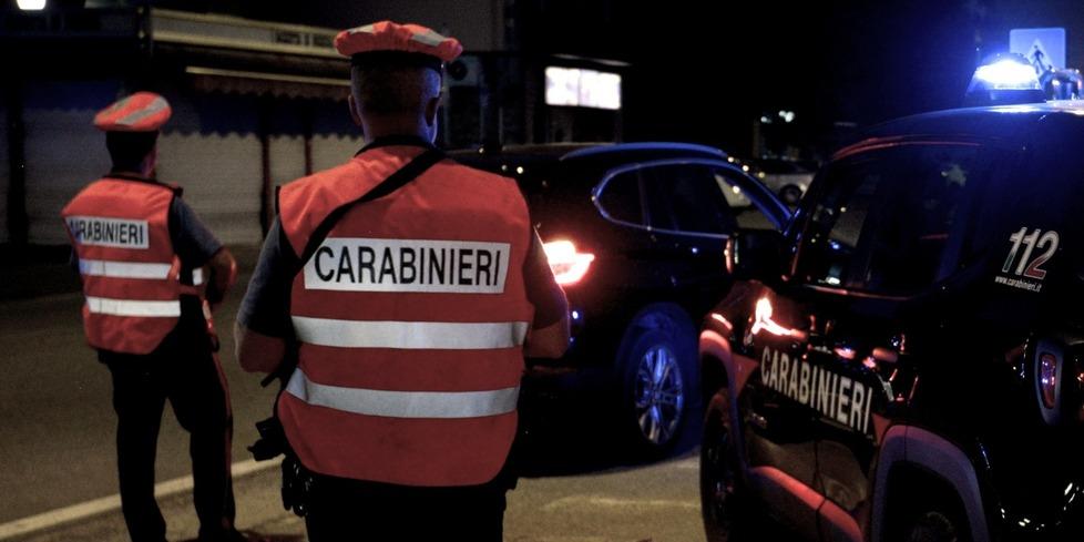 Sassuolo, si mette davanti all’ambulanza per non far soccorrere la fidanzata 