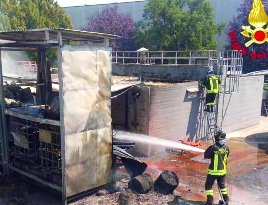 Scoppia un incendio alla Goldoni: in fiamme scarti di lavorazione 