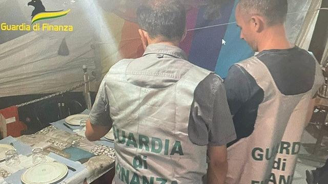 Cecina, scoperto ristorante abusivo: per tutta l’estate menù fisso a 25 euro e niente scontrini