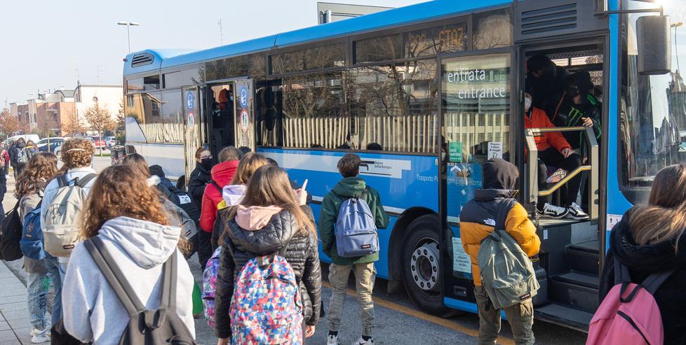 Pisa, il “caro scuola” comincia dall’abbonamento al bus