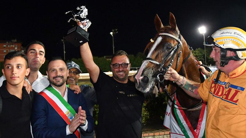 In 5mila nella notte magica al Sesana. E Vernissage Grif cala il tris in pista<br>

