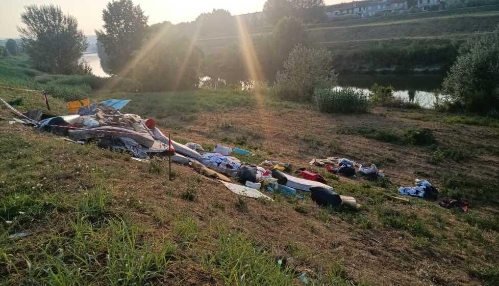 Vinci, discarica abusiva in riva all’Arno. L’ira del sindaco: «Li troveremo»