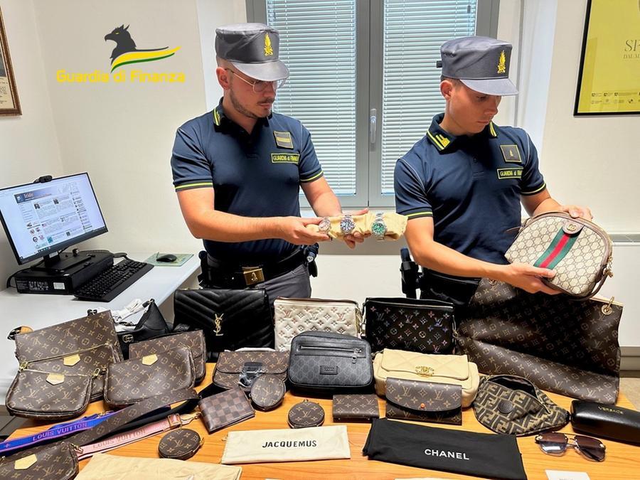 Sequestrata merce contraffatta tra Lido Pomposa e Porto Garibaldi