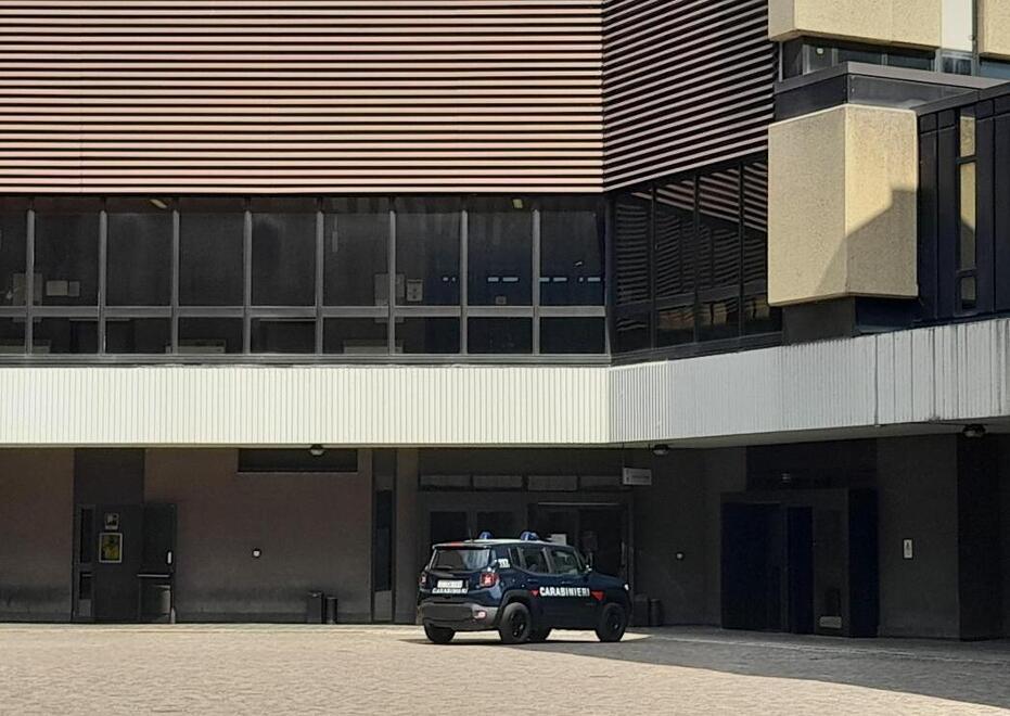 Fa visita alla fidanzata all’ospedale e ruba un furgone per tornare a casa