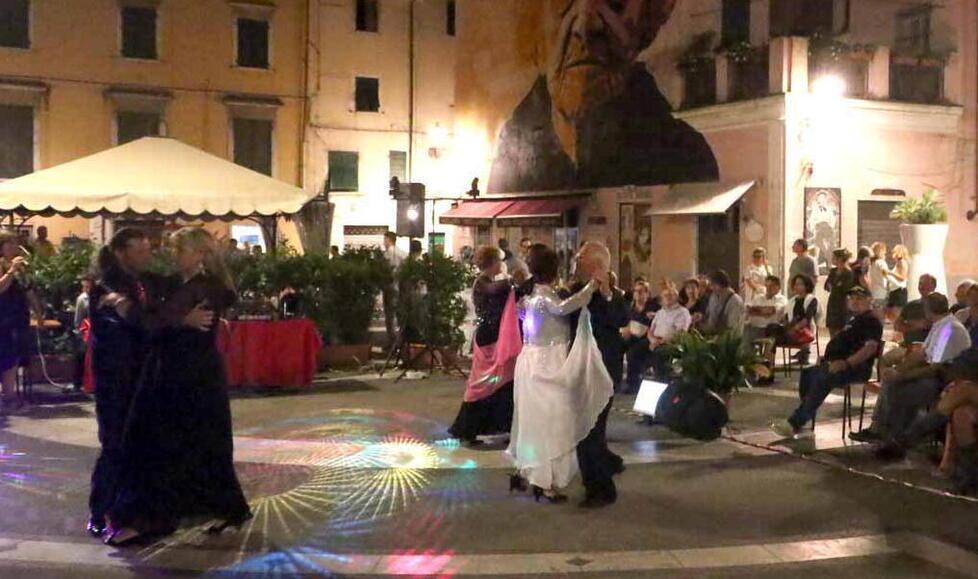 Carrara, ecco la notte bianca: musica, animazione e auto storiche. Tutti gli appuntamenti