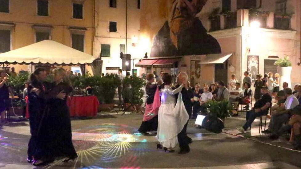 Carrara, ecco la notte bianca: musica, animazione e auto storiche. Tutti gli appuntamenti