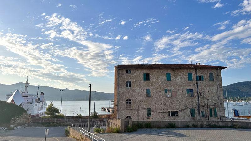 Palazzo Coppedè, ora si tratta. Il Comune vuole cedere l’edificio storico abbandonato