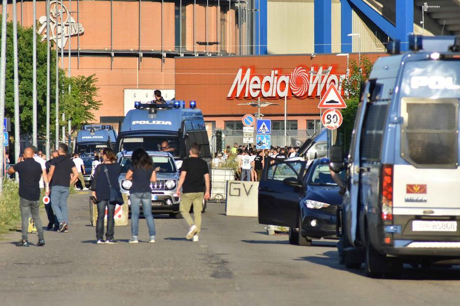 Stangata della questura: petardi e fumogeni per la festa promozione, tre Daspo a tifosi della Reggiana