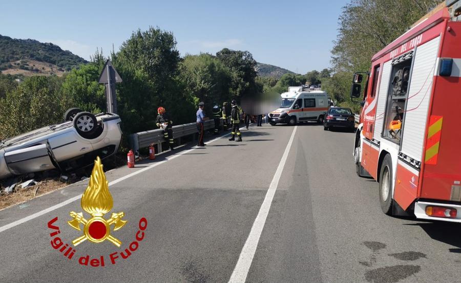 Arzachena, auto si ribalta sulla Statale 125: morto un bimbo catapultato sull’asfalto