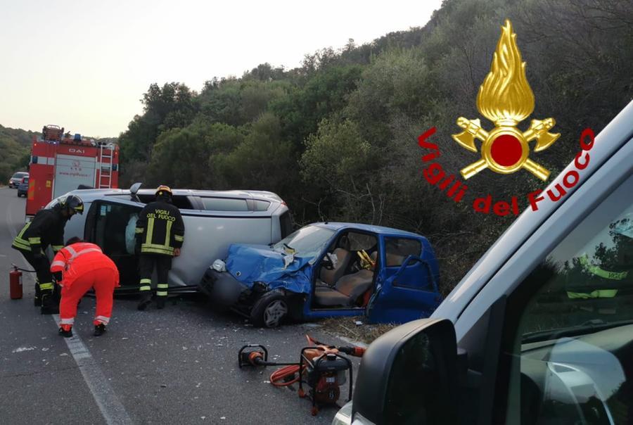 Arzachena, scontro tra auto sulla Provinciale 59bis: due feriti