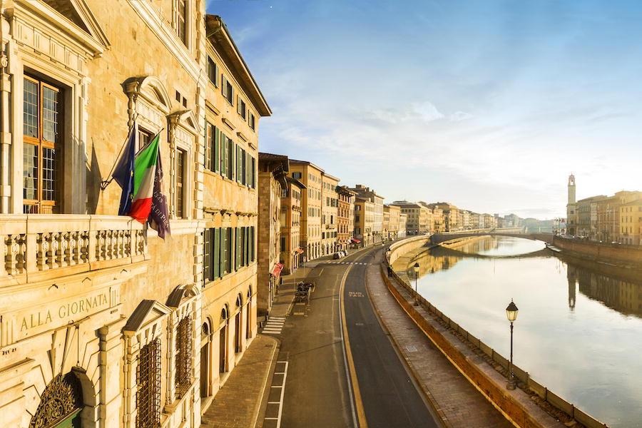 Inviti a cena e parole inappropriate, scatta la sanzione per due docenti dell'ateneo pisano