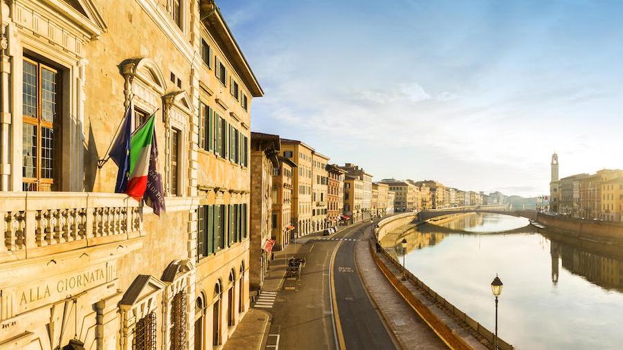 Inviti a cena e parole inappropriate, scatta la sanzione per due docenti dell'ateneo pisano