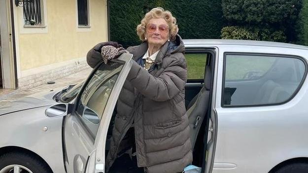 Addio alla maestra che guidò per 60 anni senza fare  incidenti