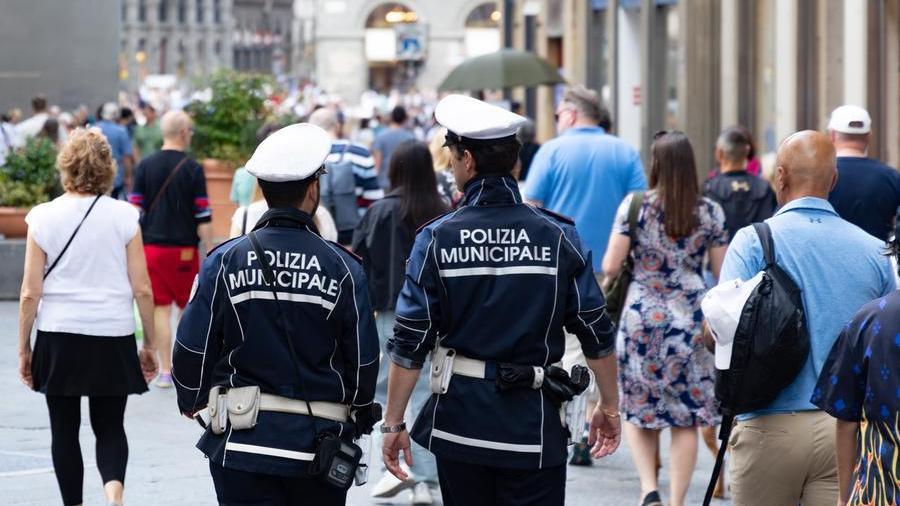 Bimbo di quattro anni si perde in centro, ritrovato dagli agenti della municipale