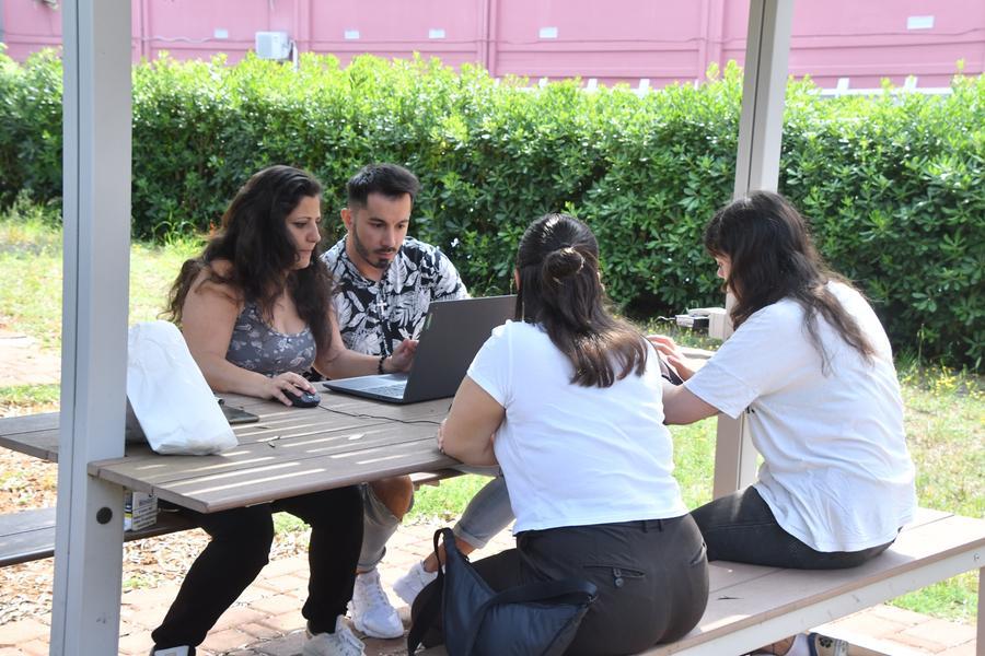 La sensazione di vivere in un campus in un parco non lontano dal centro