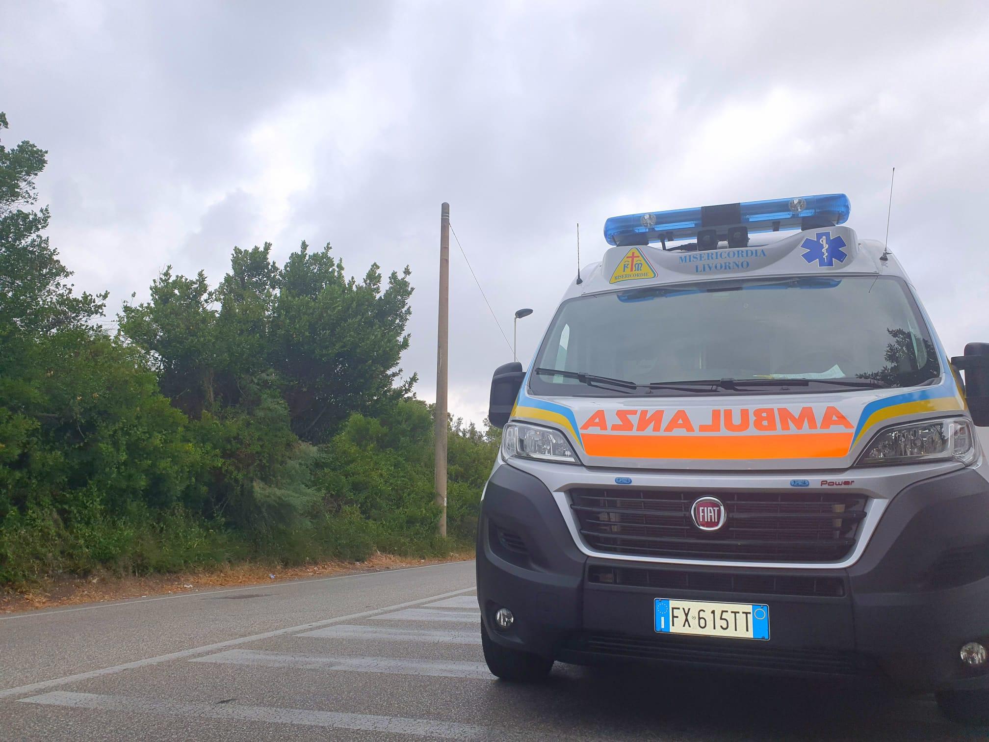Un'ambulanza della Misericordia di via Verdi (foto d'archivio)