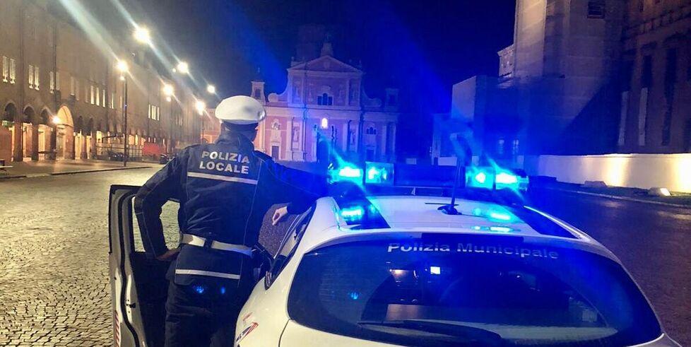 Carpi, parcheggia la bici rubata in piazza: ladro scoperto dal proprietario<br>
