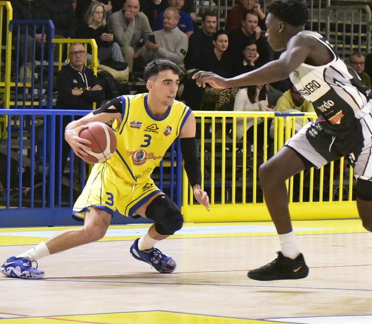 Edoardo Pedroni in azione con la maglia del Golfo (foto PaBar)