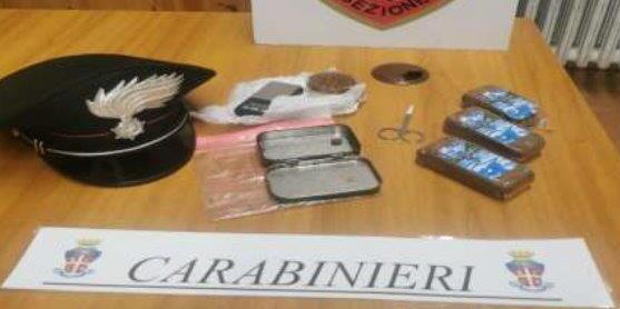 Pisa, arrestati con la droga negli zaini appena comprata nei boschi<br>
