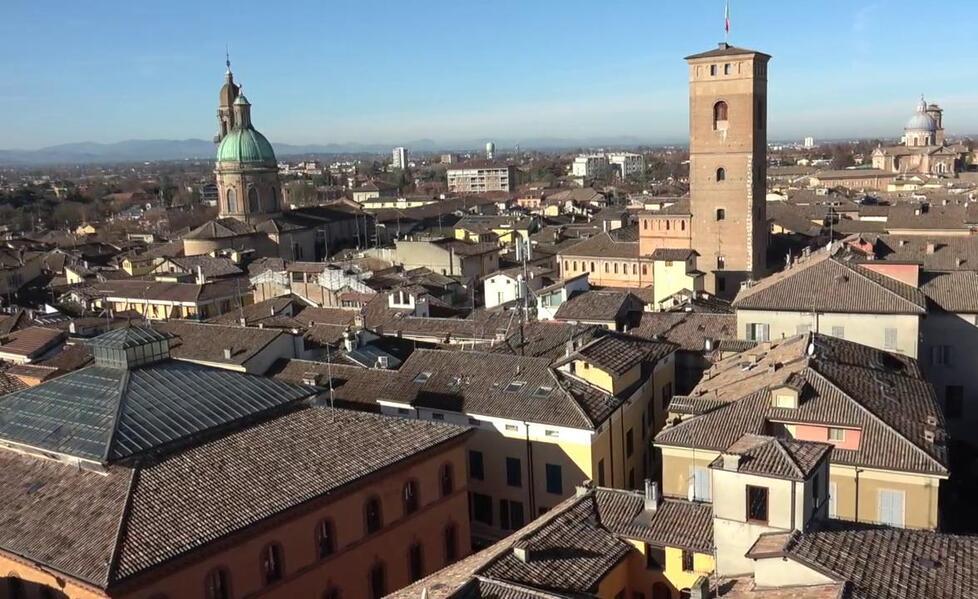 La gaffe dell’intelligenza artificiale «Reggio è la città natale di Pascoli»