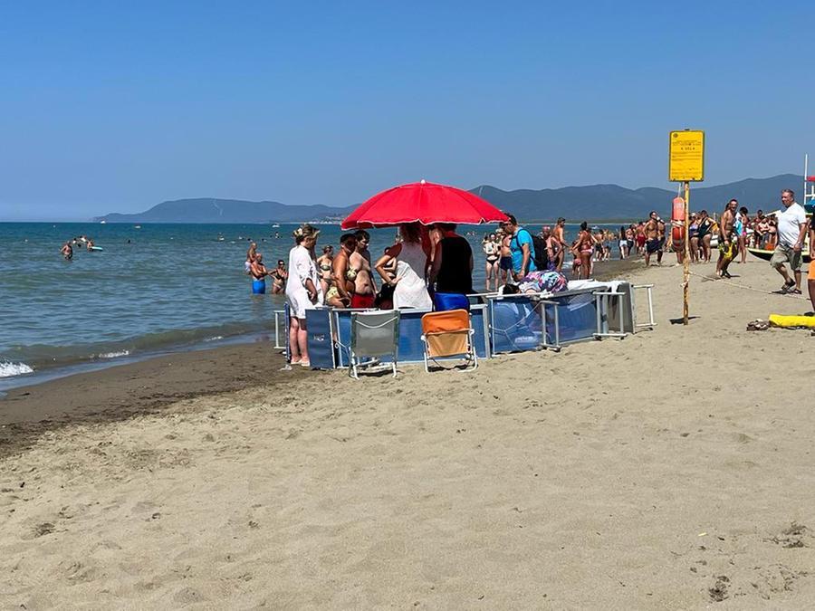 Marina di Grosseto: malore sulla spiaggia, muore donna di 74 anni