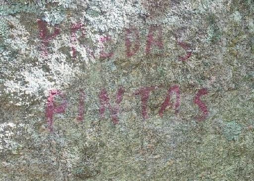 Nuoro, deturpati con la vernice spray i rocciai in cima all’Ortobene: è sdegno generale