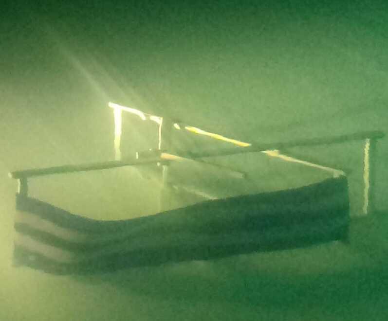 Lido Estensi: teppisti al Bagno Sayonara.  Lettini in acqua, danni e offese