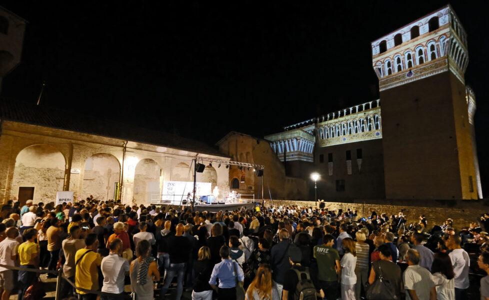In piazza della Rocca a Vignola  le  voci di donna in poesia 
