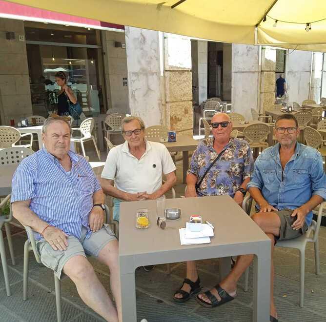 Da sinistra Baldi, Bornaccini, Mela e Tedeschi al Bar Dolly