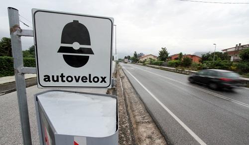Multe stradali, ogni pisano paga in media 69 euro l’anno