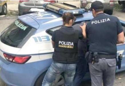 
	Un arresto operato dalla Squadra Mobile (Foto di repertorio)

