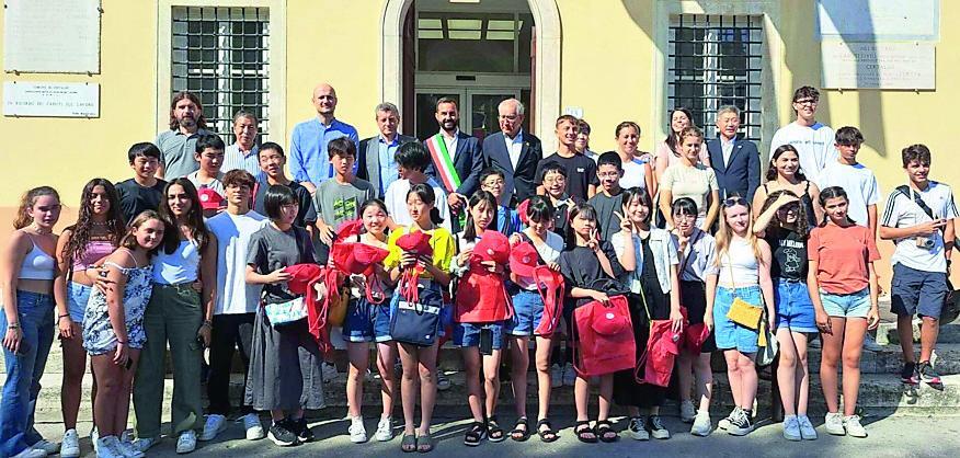 Certaldo festeggia il gemellaggio col Giappone e in paese arrivano 16 ragazzi di Kanramachi