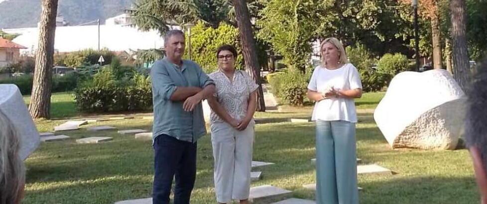 Un momento della cerimonia al Parco La Malfa di Avenza