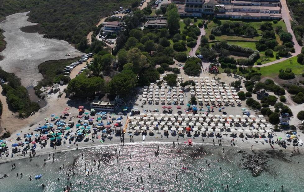 Golfo Aranci, le proteste dei bagnanti: Maxi concessione a Sos Aranzos, c’è sempre meno spiaggia libera» 