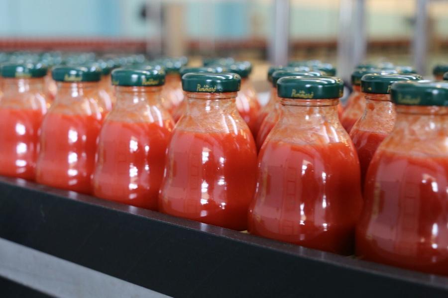 Passata polpa  di pomodoro in vetro, barattoli, vasetti, vasi.