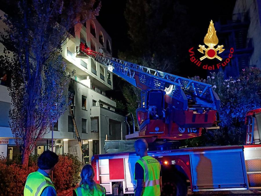 Fiamme in un appartamento a Scandicci, due persone intossicate