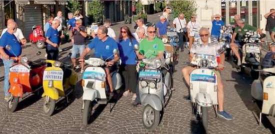 
	I vespisti (foto Franco Silvi)

