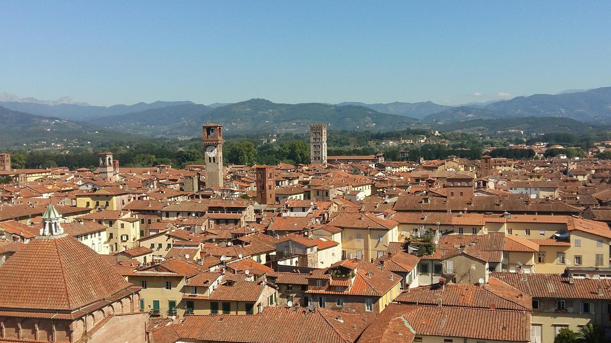 Una veduta di Lucca dall'alto