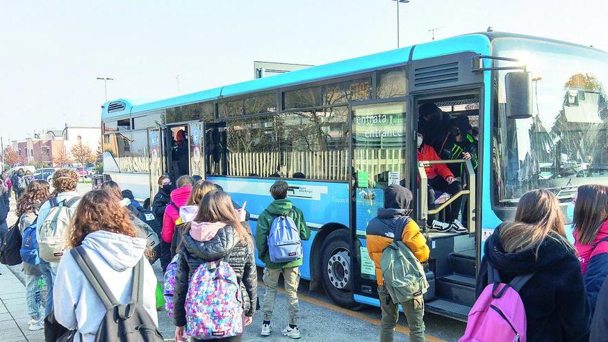 Pistoia, il “caro scuola” comincia dall’abbonamento al bus