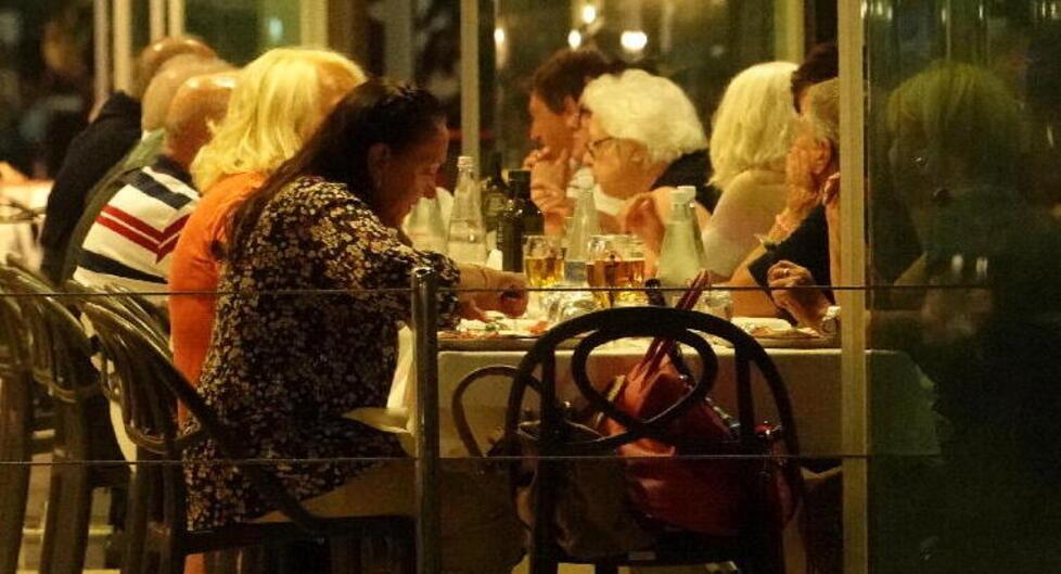 Clienti in un ristorante (foto d’archivio)