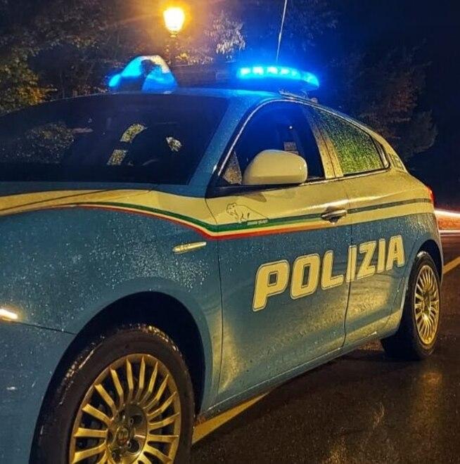Si sente male nel parcheggio, morta una carrarese di 61 anni