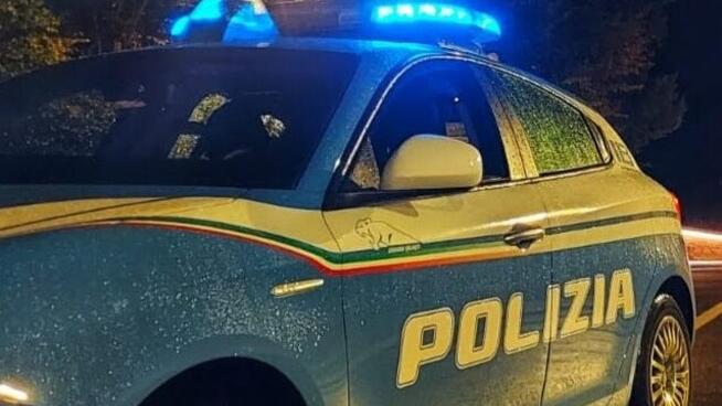 Si sente male nel parcheggio, morta una carrarese di 61 anni
